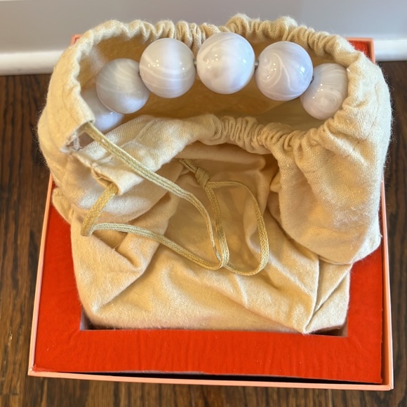 Cult Gaia
Eos Box Bag in Pearl - Picture 12 of 17